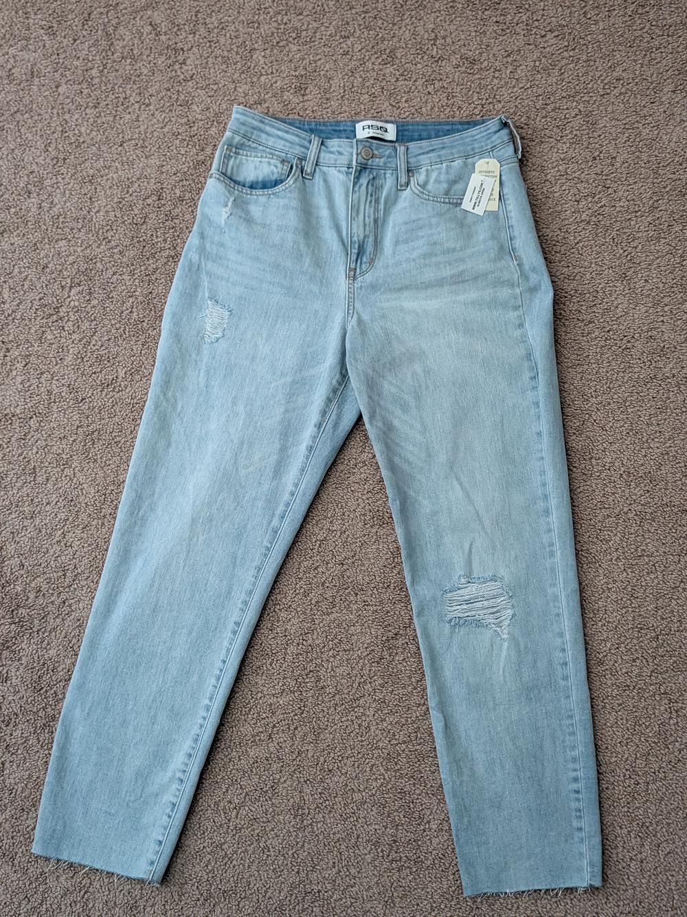 RSQ Distressed Vintage Mom Jeans Light Wash Denim Size 30 NWT